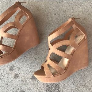 NEW! Delicious People solid Tan 4” strappy WEDGES